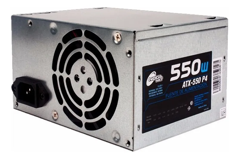 Fuente de poder Noganet 550W gris instalada dentro de gabinete ATX en escritorio hogareño