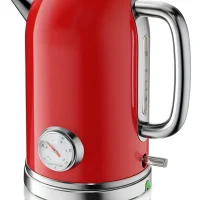 Pava eléctrica retro Electroland de acero inoxidable sobre mesada de cocina moderna