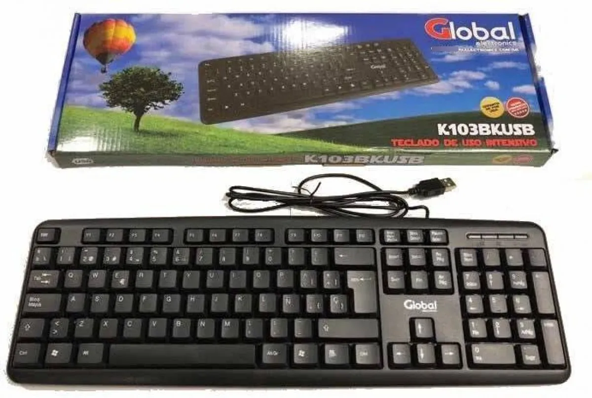 Teclado USB negro con distribución QWERTY español destacando la tecla Ñ.