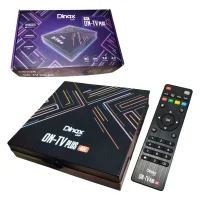 Caja original del conversor Dinax 4K con todos sus accesorios ordenados para instalación.